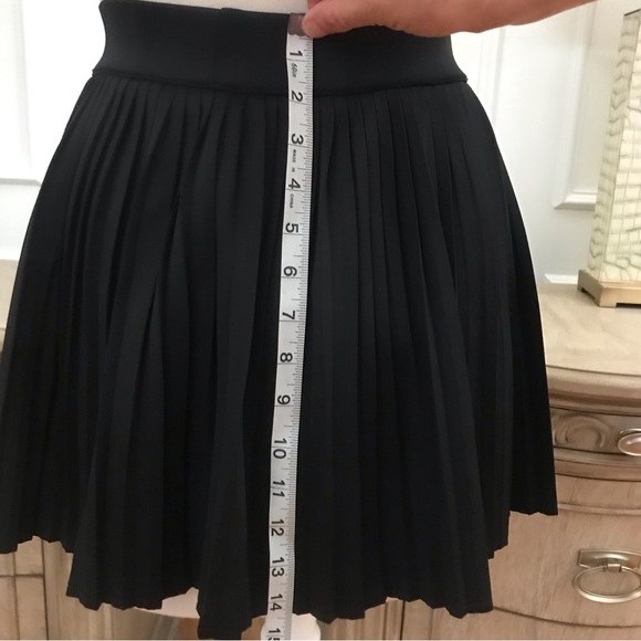 F21 black pleated miniskirt - Picture 3 of 6